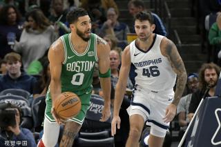 10人皇马逆转胜巴伦西亚 登顶西甲榜首.