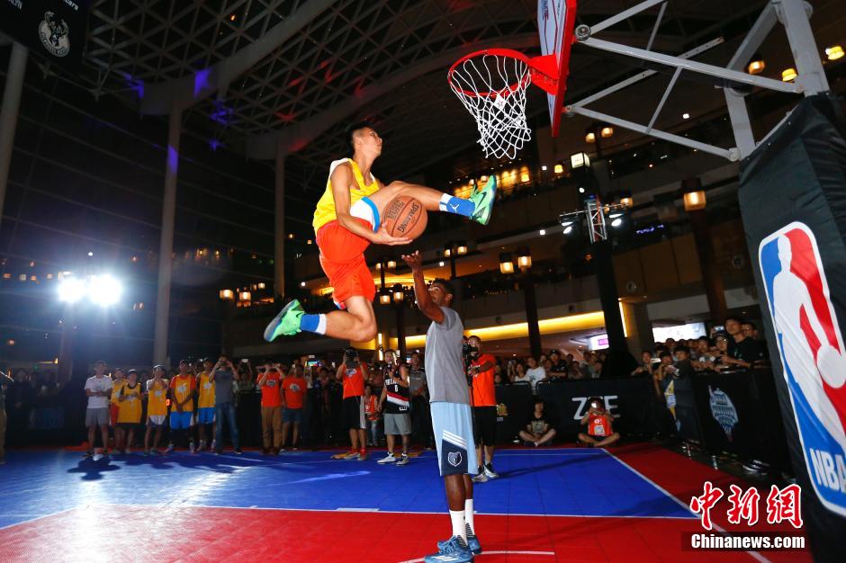 内被撞倒 内被撞倒