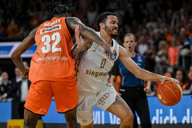 扮演决定性 扮演决定性