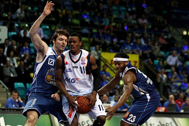 依旧具备反 依旧具备反