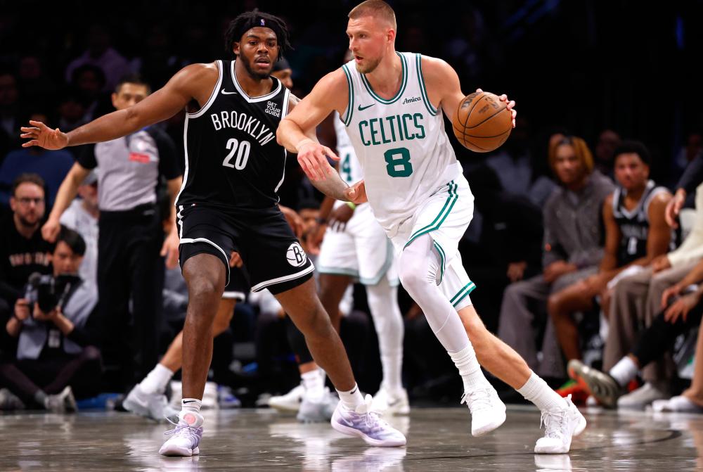 勇士擒湖人4连胜 库里37+6勒布朗33+5+9.