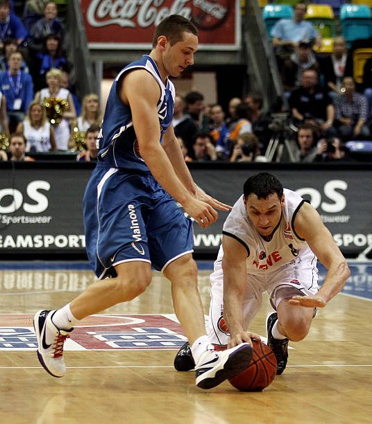 体育山东西王男篮主教练巩晓彬生日快乐